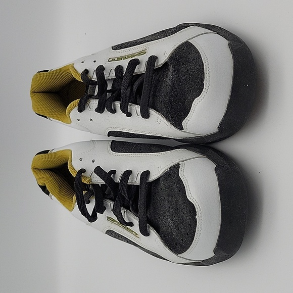 Oakley Shoes Men's 10.5 black and white! Never been worn! - Picture 2 of 12